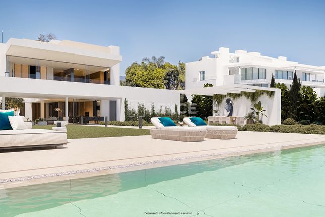 Detached house for sale in New Golden Mile, Estepona, Málaga, Spain