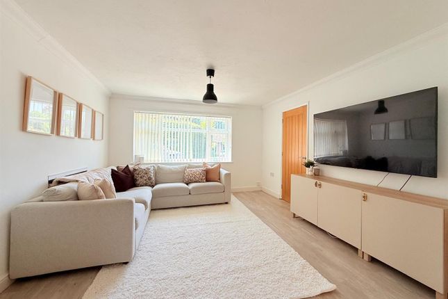 14, Broomfield Court, Sheffield photo 3