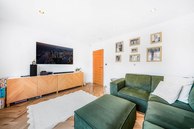 30 Bowlby Hill, Harlow photo 4
