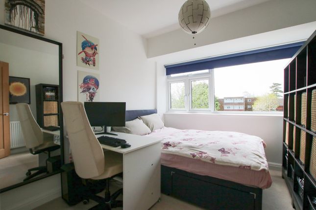 End terrace house for sale in Highfield Close, Wokingham