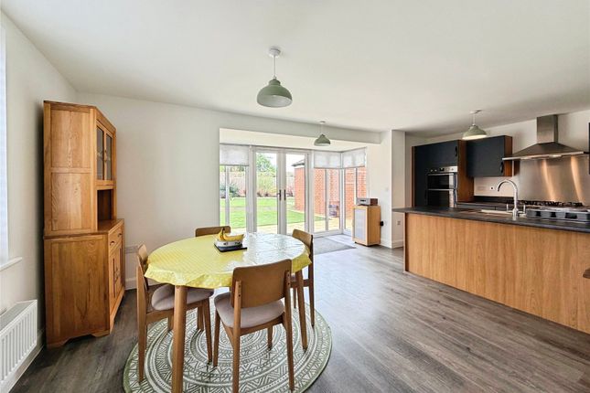 21, The Groves, Angmering photo 3