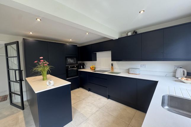 2, Reeves Close, Leicester photo 4