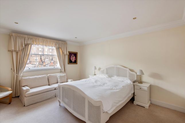 Flat for sale in Queen's Gate Gardens, South Kensington, London