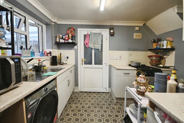 70, Lilac Road, Peterborough photo 3
