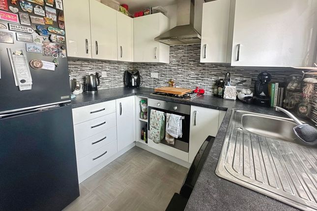 22, Field View, Ashington photo 3
