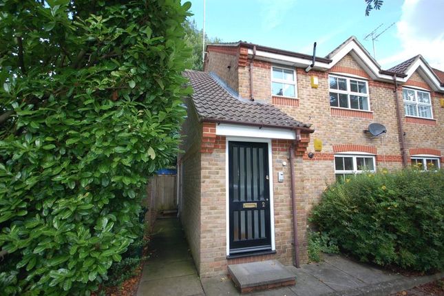 Thumbnail Flat to rent in Salters Close, Rickmansworth