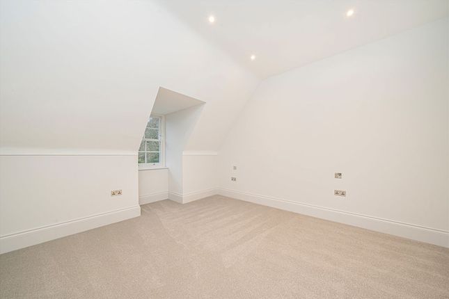 Flat 10, Heath Lodge, St. Georges Avenue, Weybridge photo 4