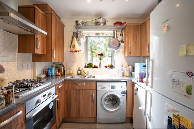 Flat for sale in Alice Bell Close, Cambridge