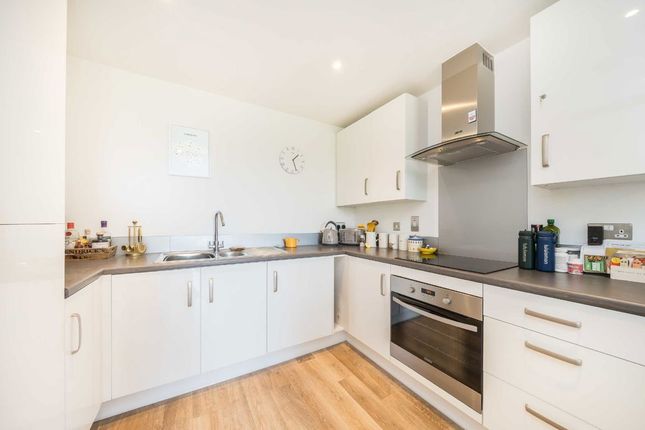 13 Greenacres House, 32, Knaresborough Drive, London photo 2