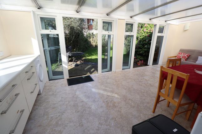 49, Roach Avenue, Rayleigh photo 3