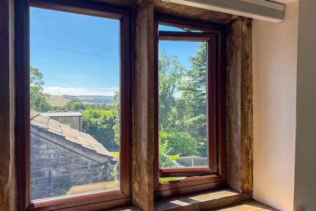 110, Hall Ing, Holmfirth photo 2