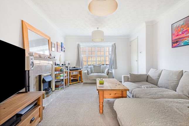 4, Skiver Close, Sawston photo 2
