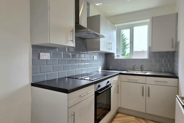 24, Kestrel Drive, Sheffield photo 2