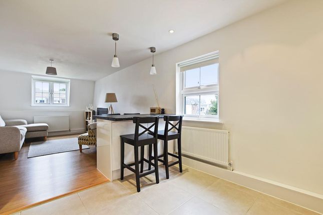 Flat for sale in Woodside Gardens, London