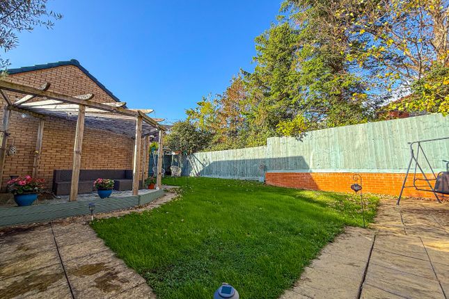 28 Sellicks Road, Monkton Heathfield, Somerset photo 3