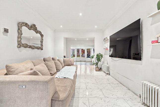 218 Rayleigh Road, Brentwood photo 2