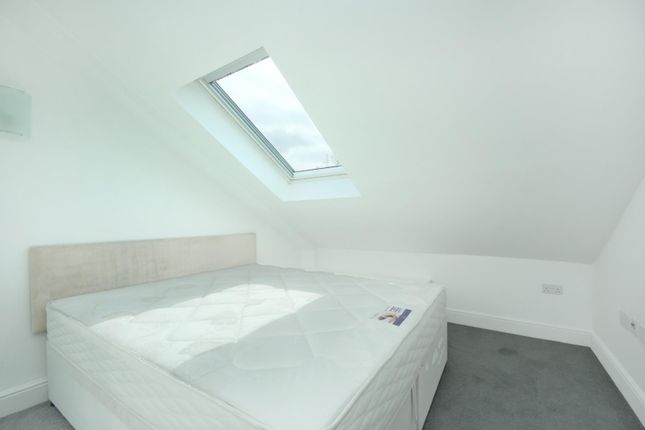 Flat to rent in Sutherland Road, London
