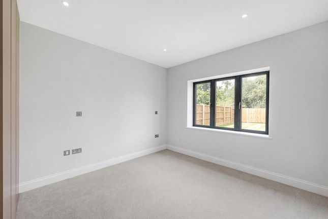 6, Romford photo 5