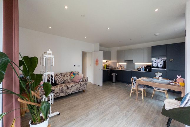 Studio flat on Flat 191 Crane Court, 112 Harrow Manorway, London, SE2 9FF, £1,950/mo