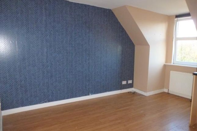 1 bed flat to rent in Mains Road, Beith, Ayrshire KA15