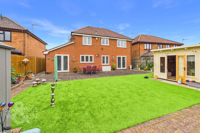 12, Colsterdale, Lowestoft photo 4