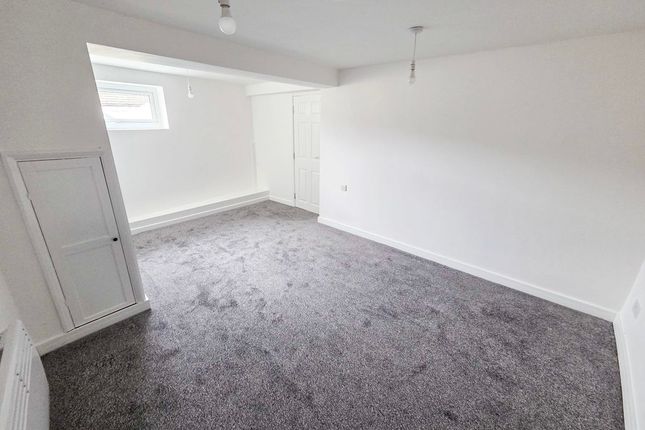 Flat C, 32, Cardiff Road, Caerphilly photo 4