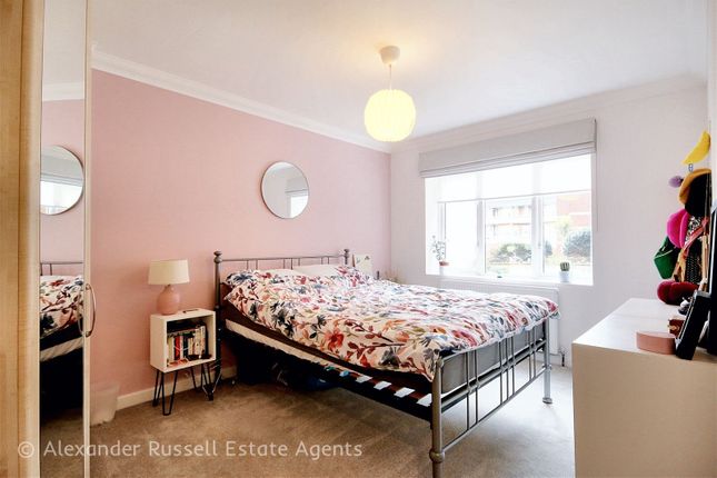 Flat for sale in Marine Heights, Beach Road, Westgate-On-Sea