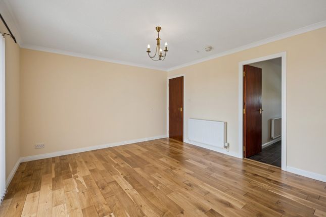 6, Grove Crescent, Stirlingshire photo 3