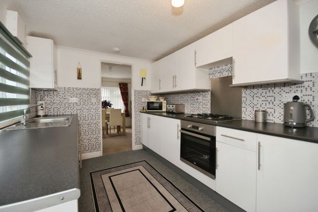 38, Sunningdale Park, Chesterfield photo 2