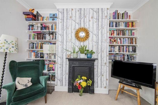 Upper Flat, 156, Leahurst Road, London photo 4
