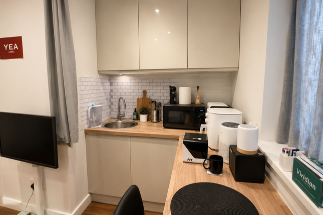 8A Bristol Gardens,, London photo 4