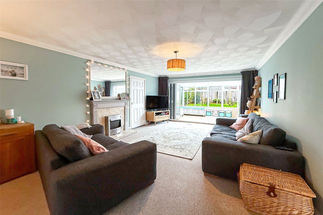 4, Reef Close, West Sussex photo 2