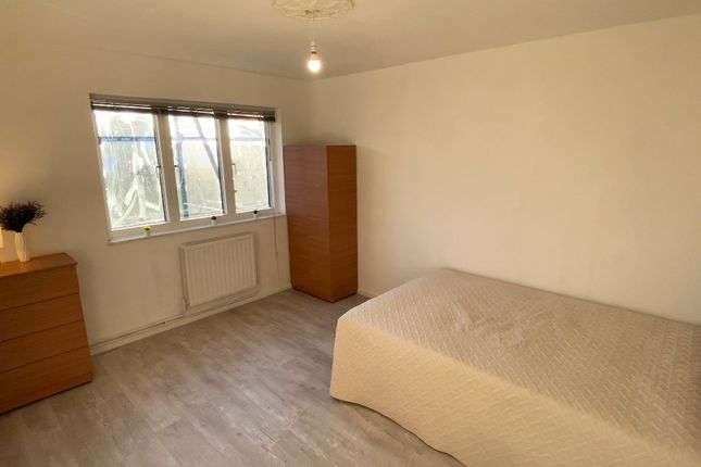 Thumbnail Room to rent in Longfield Estate, London