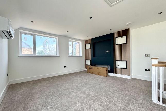 1 Turnbull Close, Faringdon photo 2