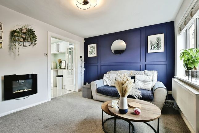 33, Inglesham Close, Manchester photo 3