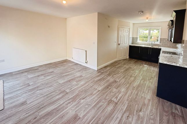 38 Round House Park, Telford photo 3
