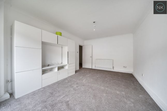 Flat for sale in Flat 1, 33 Malmesbury Road, South Woodford, London