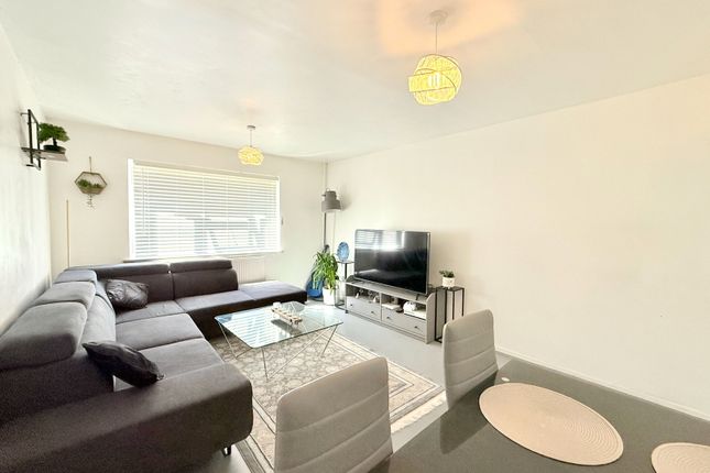92, Lakefield Close, Birmingham photo 3