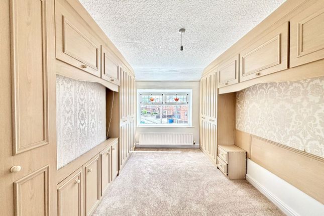 32, Nelson Drive, Salford photo 3