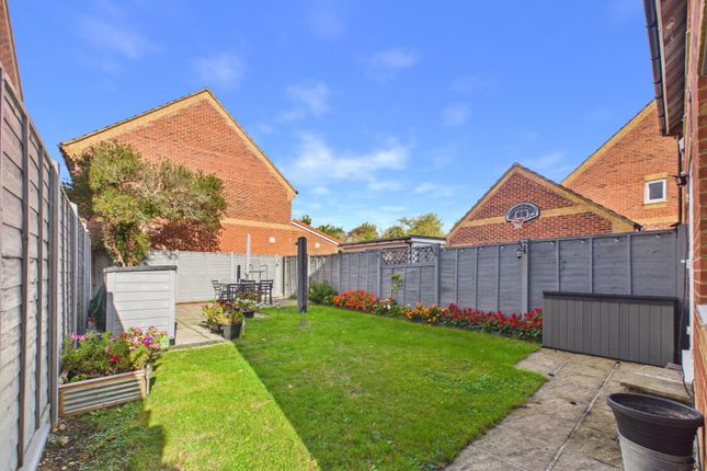 Radley Close, Feltham photo 3