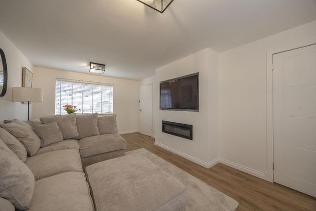 19, Doon Place, Kirkintilloch photo 3