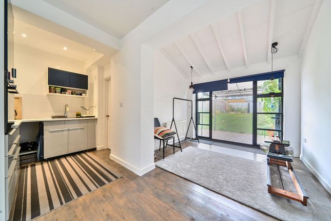 50, Gainsborough Gardens, Edgware photo 4