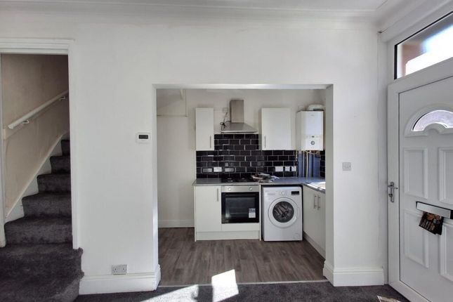 8, Moorfield Grove, Leeds photo 5