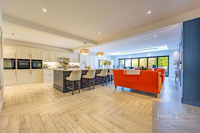 26, Tomswood Road, Chigwell photo 4