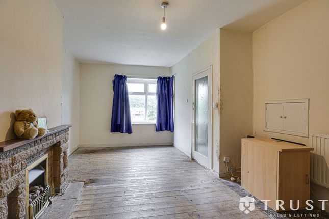 279 Bradford Road, Brighouse photo 4