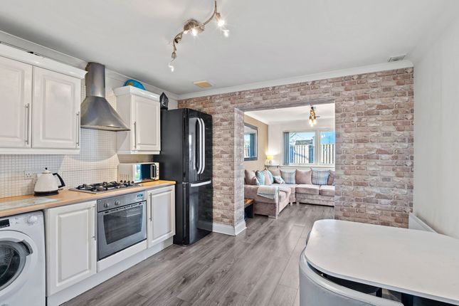 3 Fallas Place, Fauldhouse photo 2