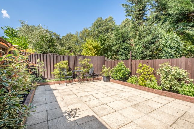 31, Strawberry Hill Close, Twickenham photo 3