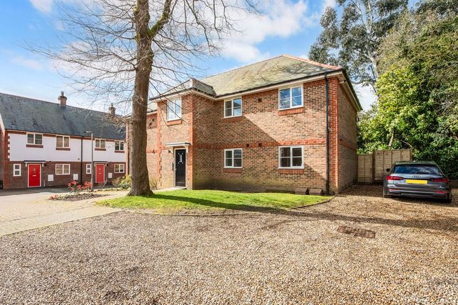 5, Netherwood Close, Midhurst photo 3