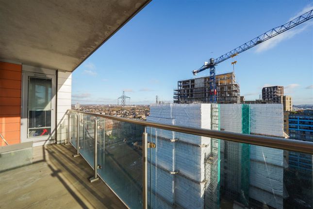 Flat 172, The Oxygen, Royal Victoria Dock photo 4