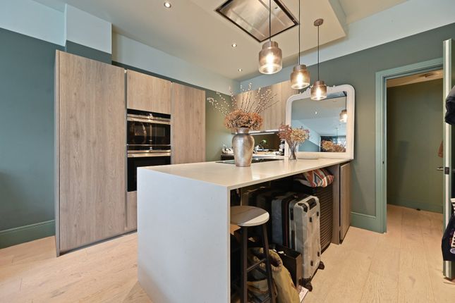 Kilmarsh Road, London photo 3